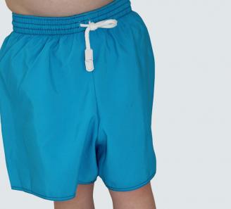 short de bain garçon de face, turquoise avec un cordon blanc à la taille