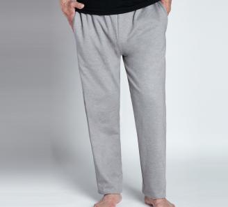 détail pantalon de jogging homme gris