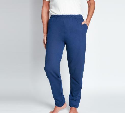 Gros plan de pantalon jogging marine