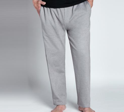 détail pantalon de jogging homme gris